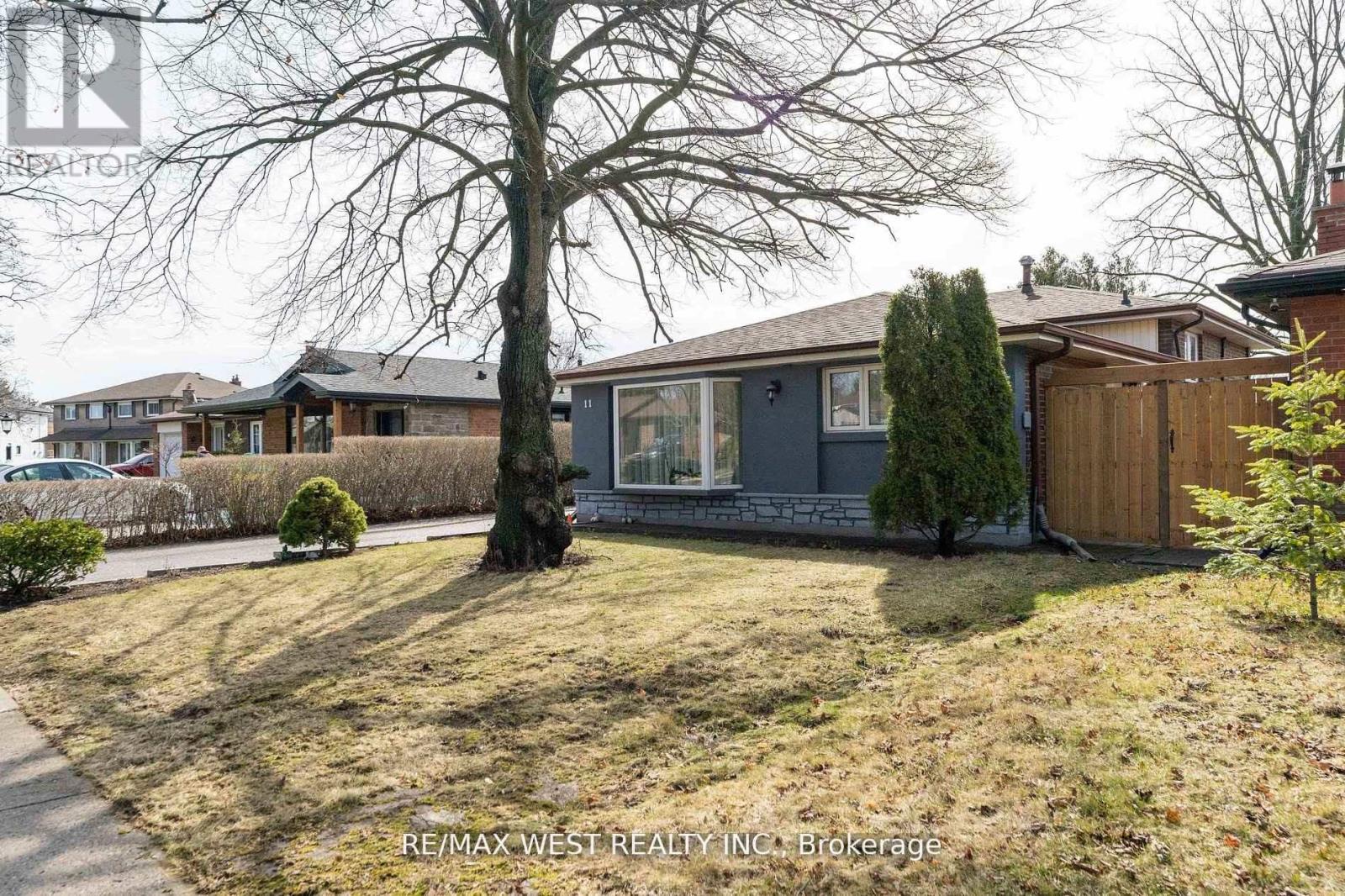 11 FARLEY CRESCENT - Photo 4 of 46, Toronto (Willowridge-Martingrove-Richview), Ontario