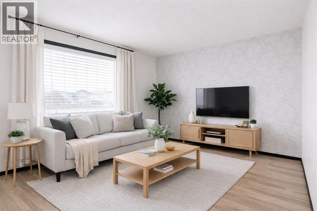 16 Johnson Close - Photo 4 of 33, Penhold, Alberta