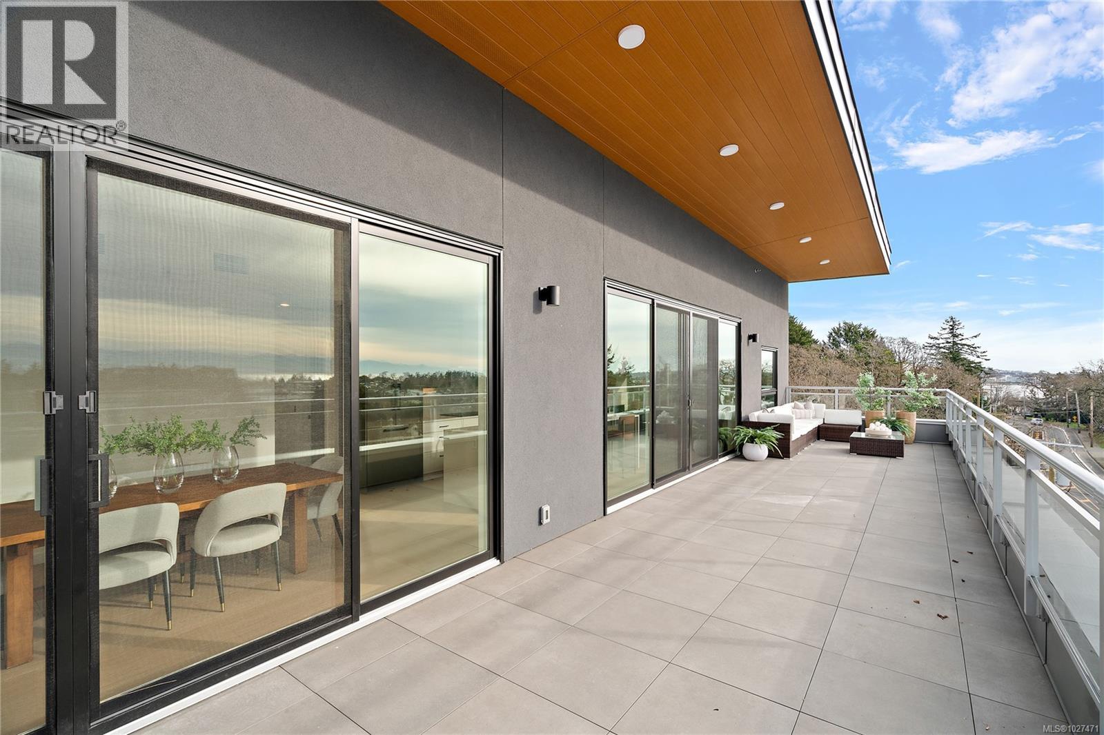 502 1102 Esquimalt Road, Esquimalt