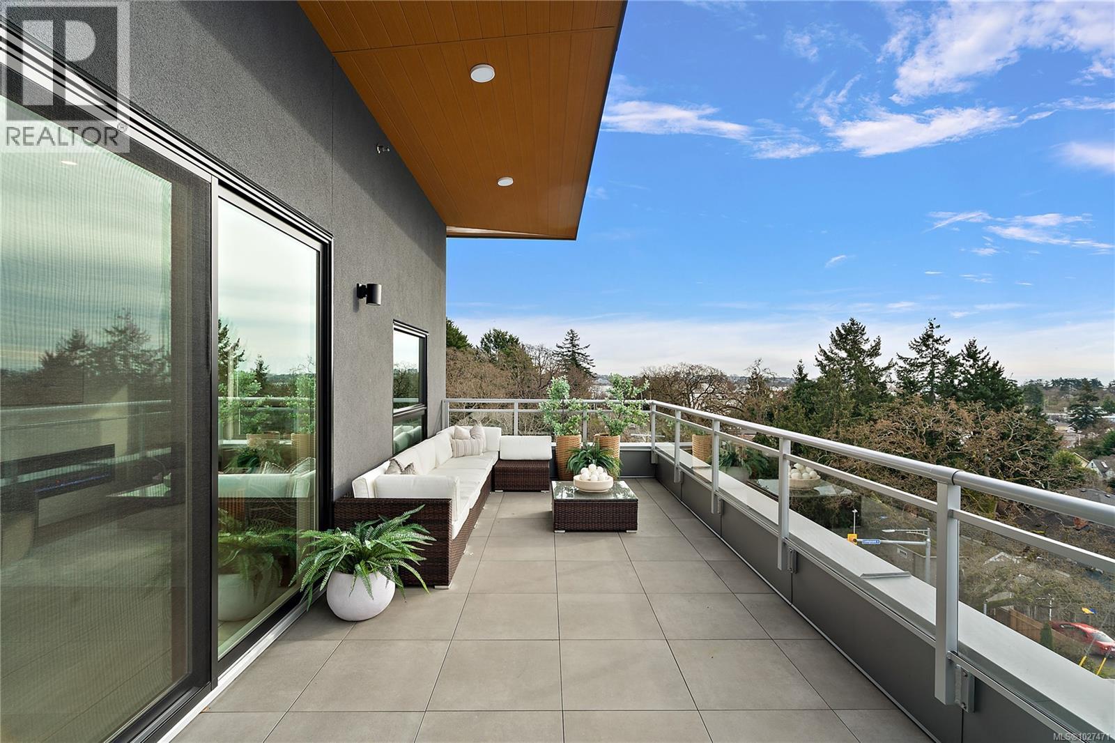 502 1102 Esquimalt Road, Esquimalt