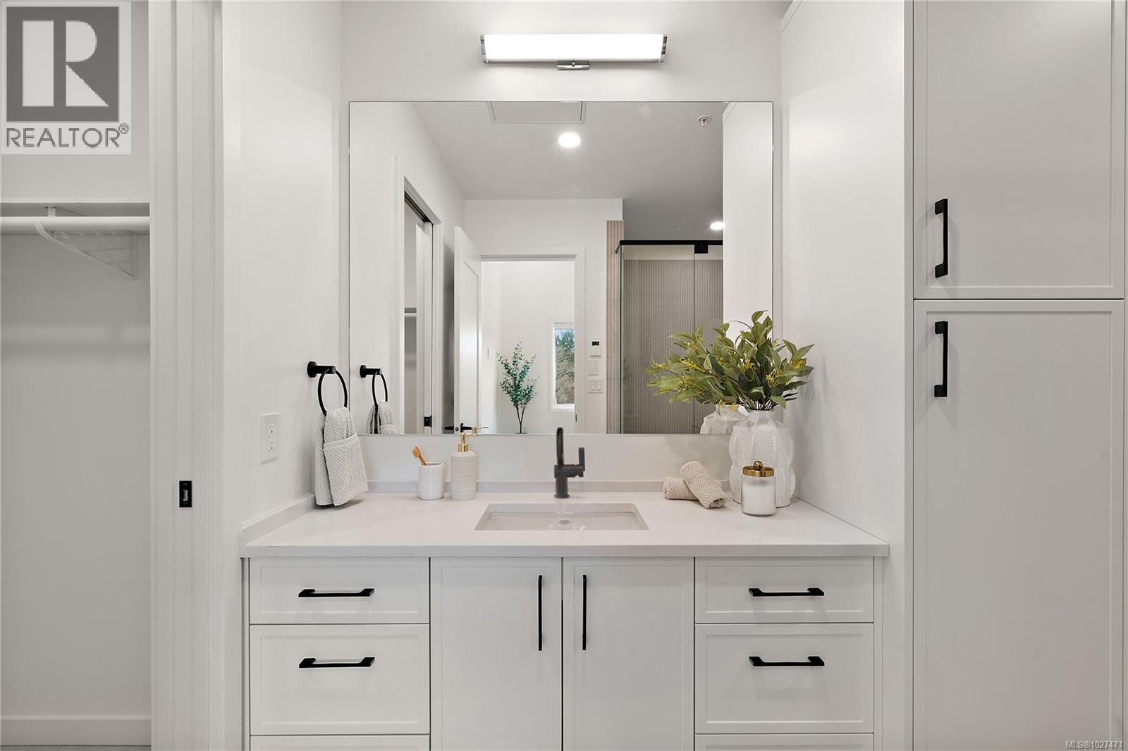 502 1102 Esquimalt Road, Esquimalt