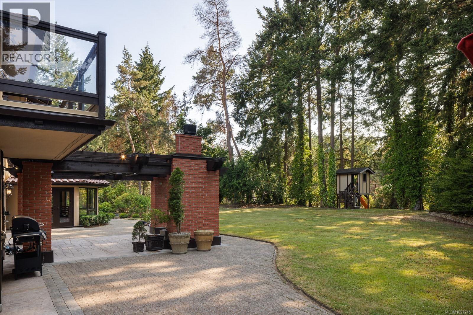  2495 Shannon Place, Saanich