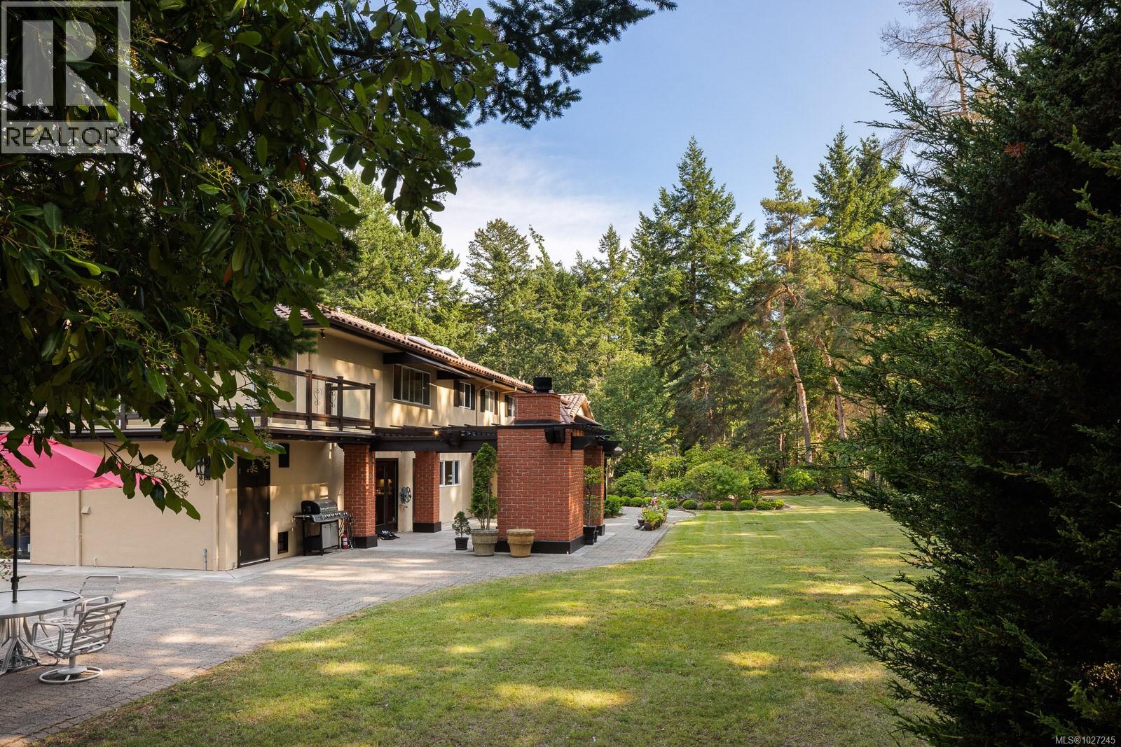  2495 Shannon Place, Saanich