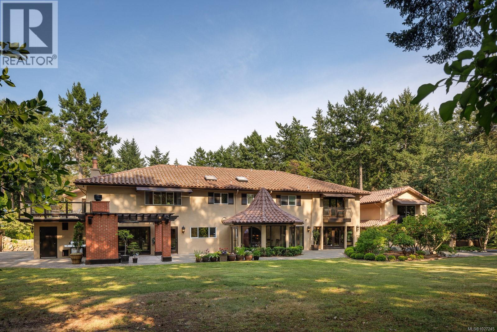  2495 Shannon Place, Saanich