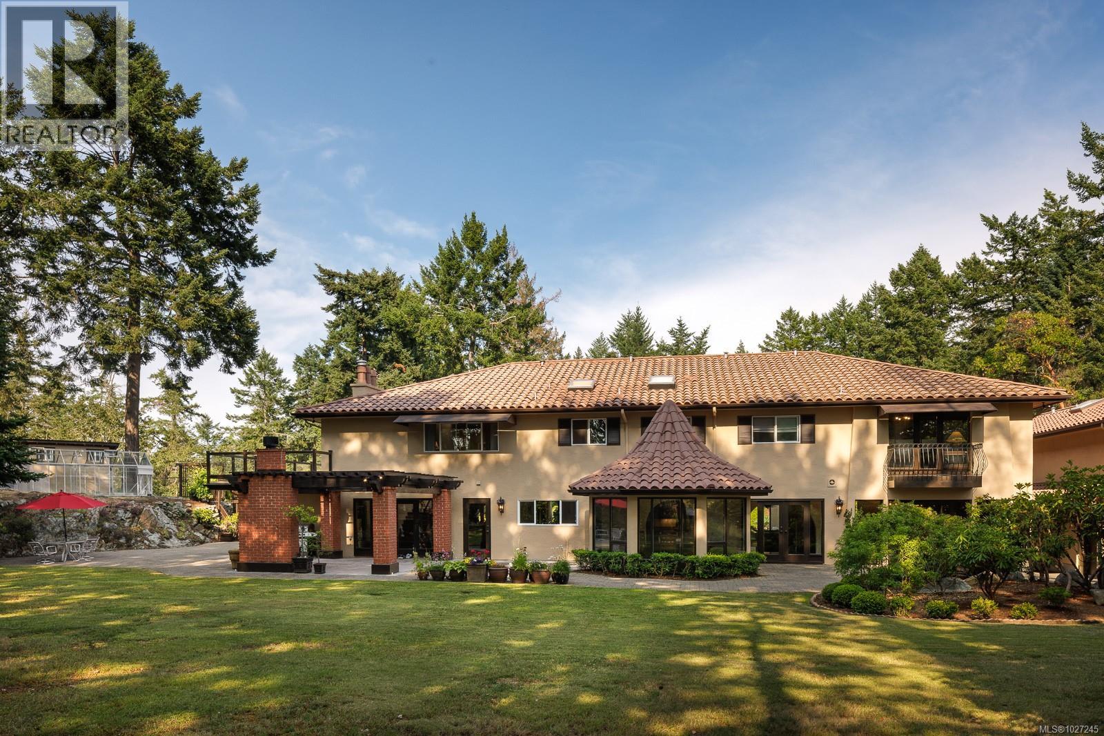  2495 Shannon Place, Saanich