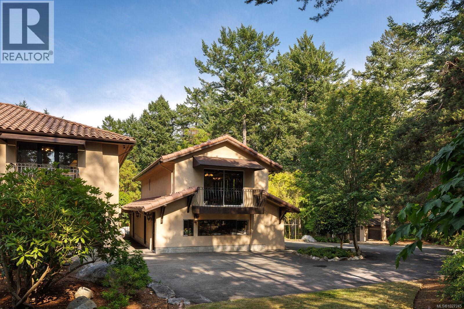  2495 Shannon Place, Saanich