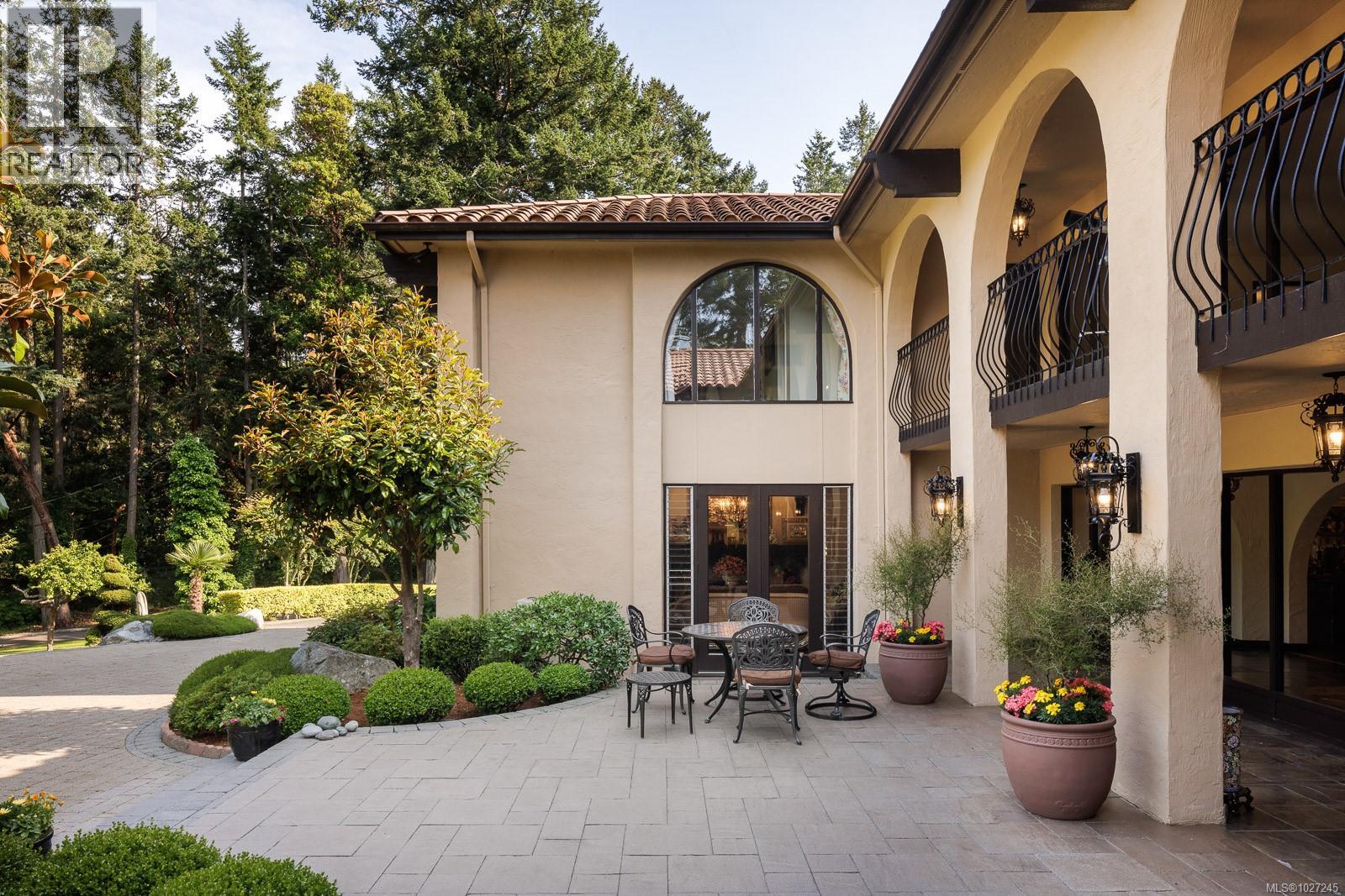  2495 Shannon Place, Saanich