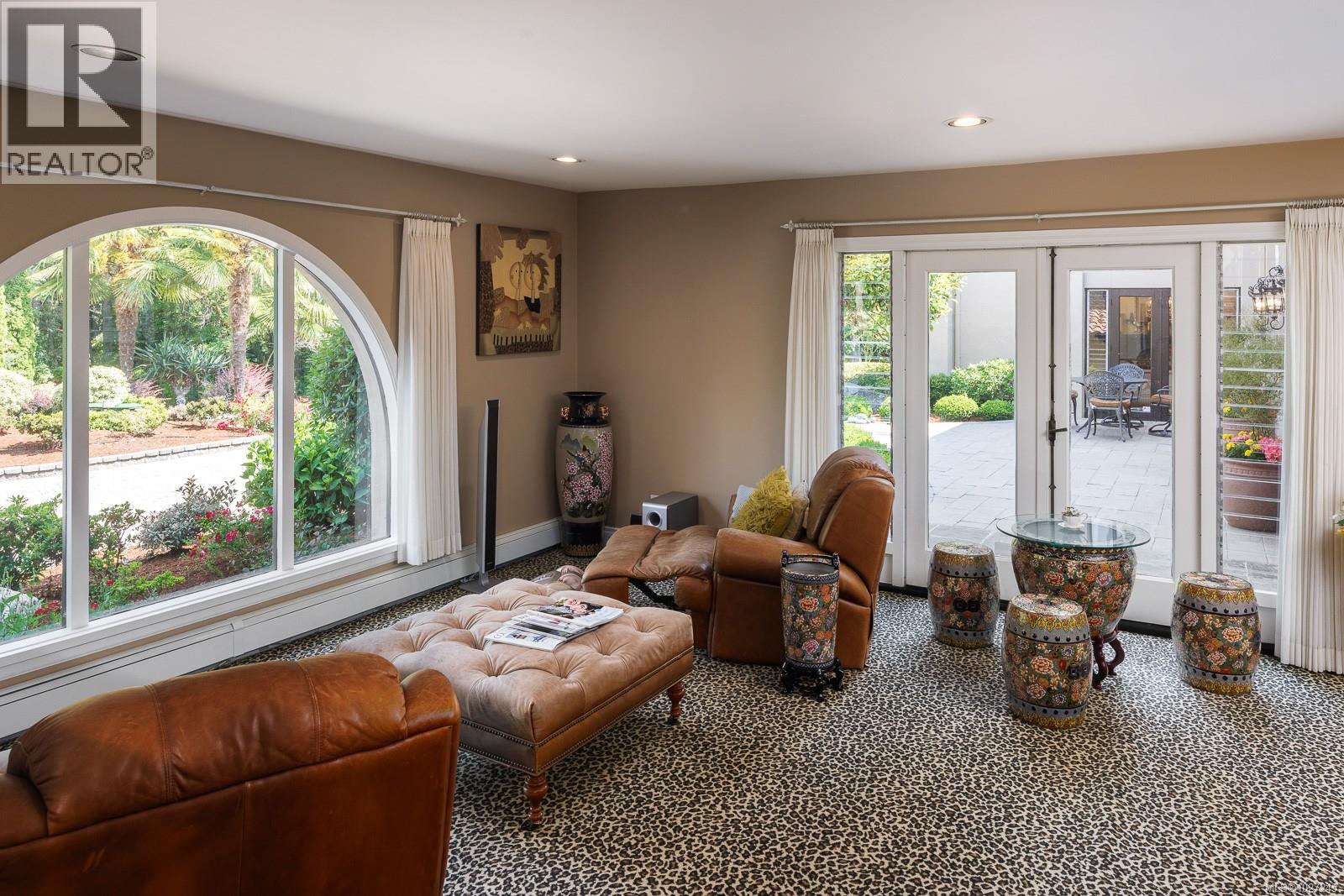  2495 Shannon Place, Saanich