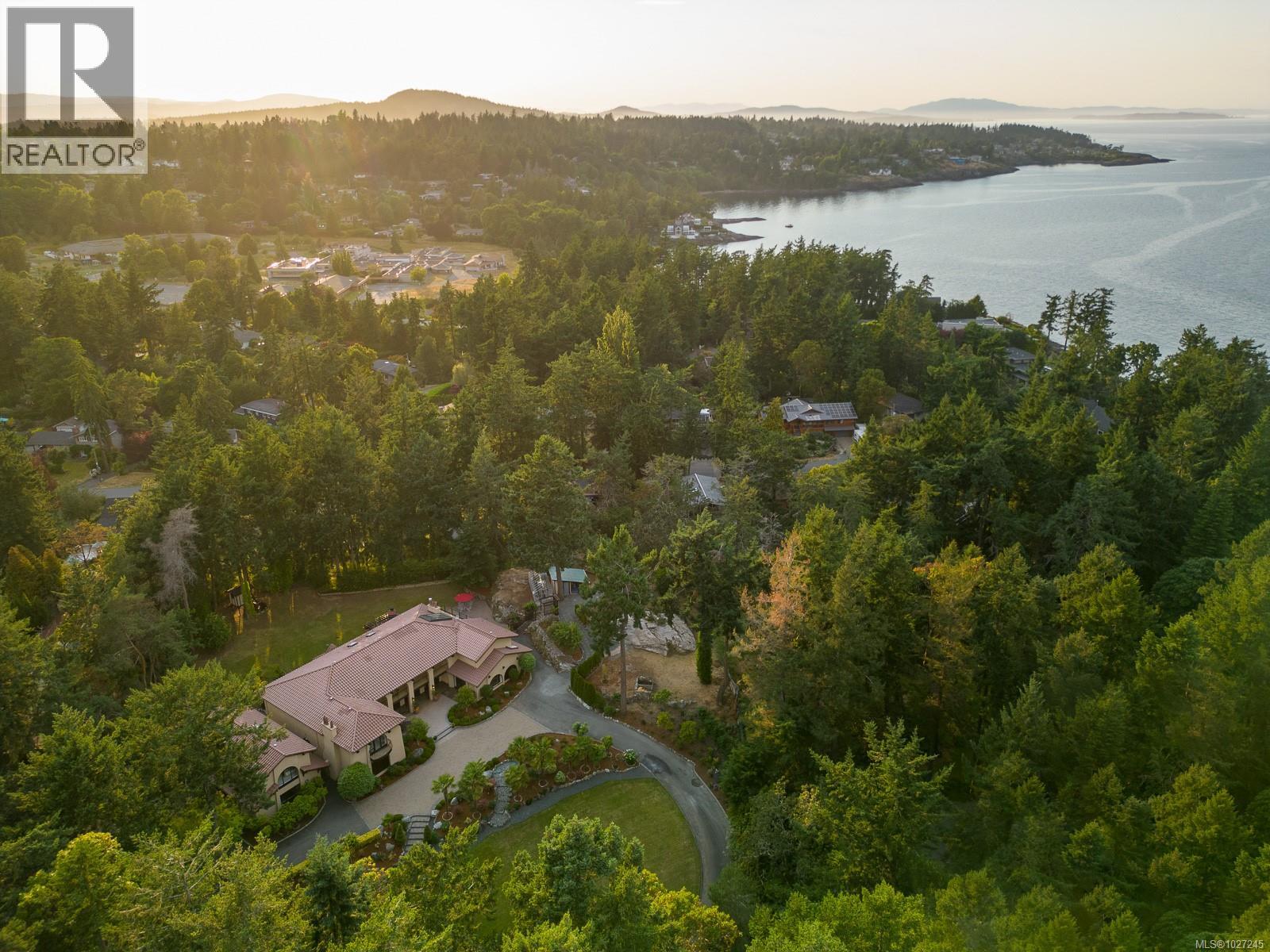  2495 Shannon Place, Saanich