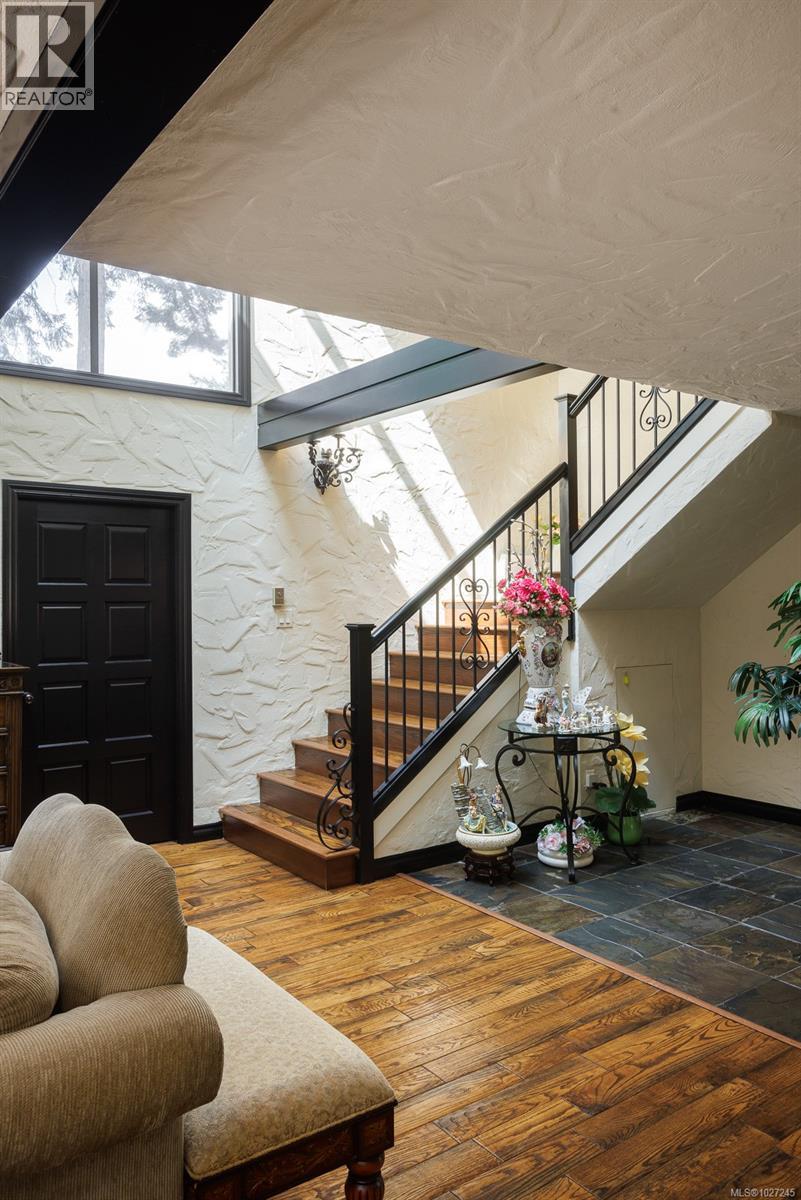  2495 Shannon Place, Saanich