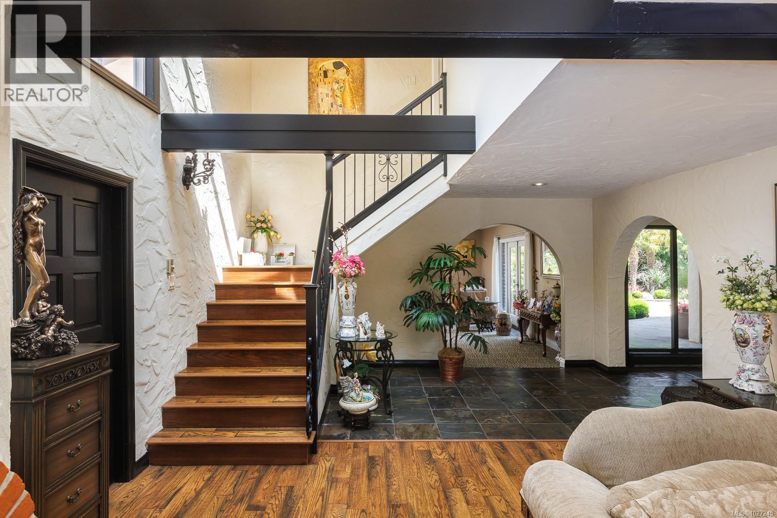  2495 Shannon Place, Saanich