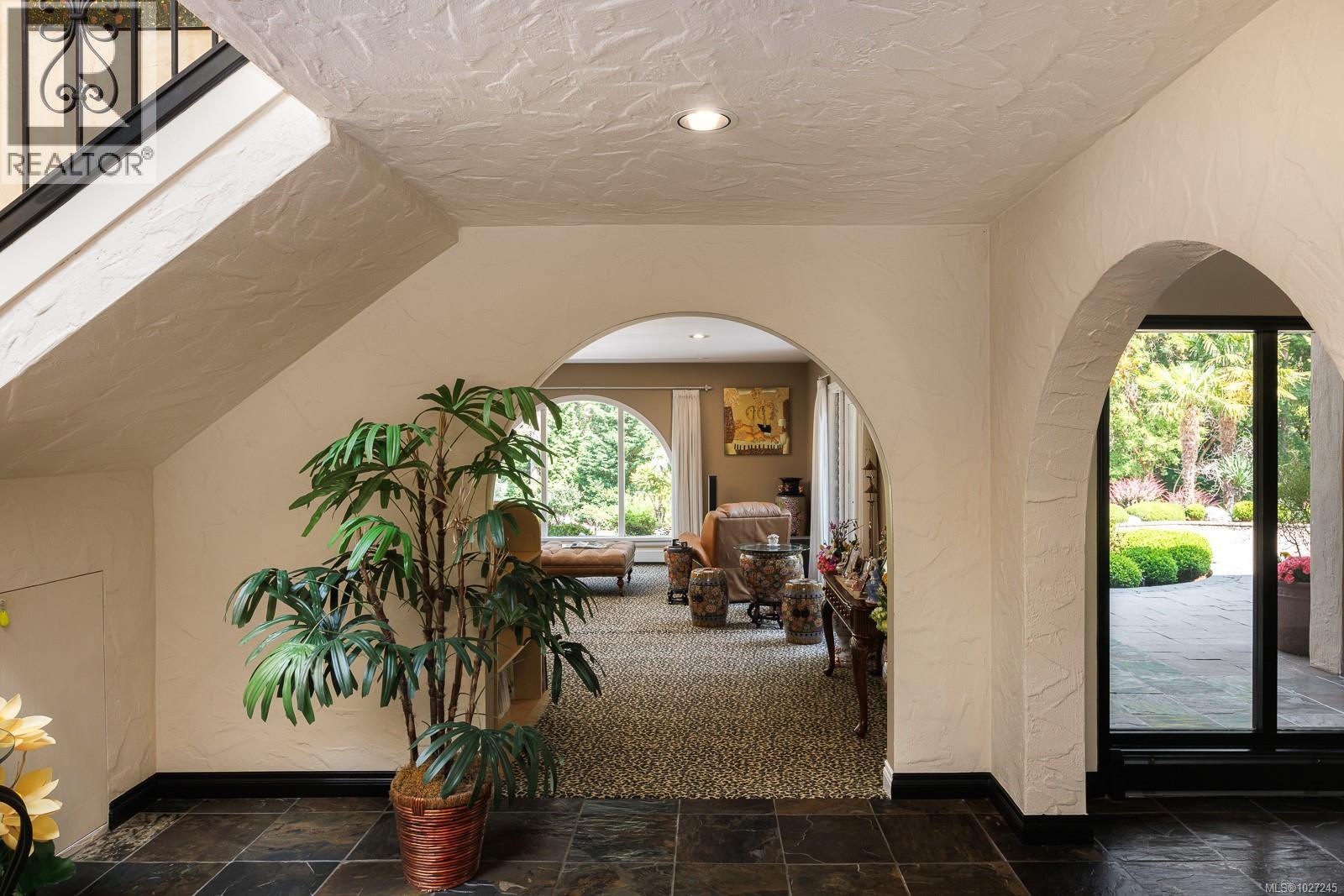  2495 Shannon Place, Saanich