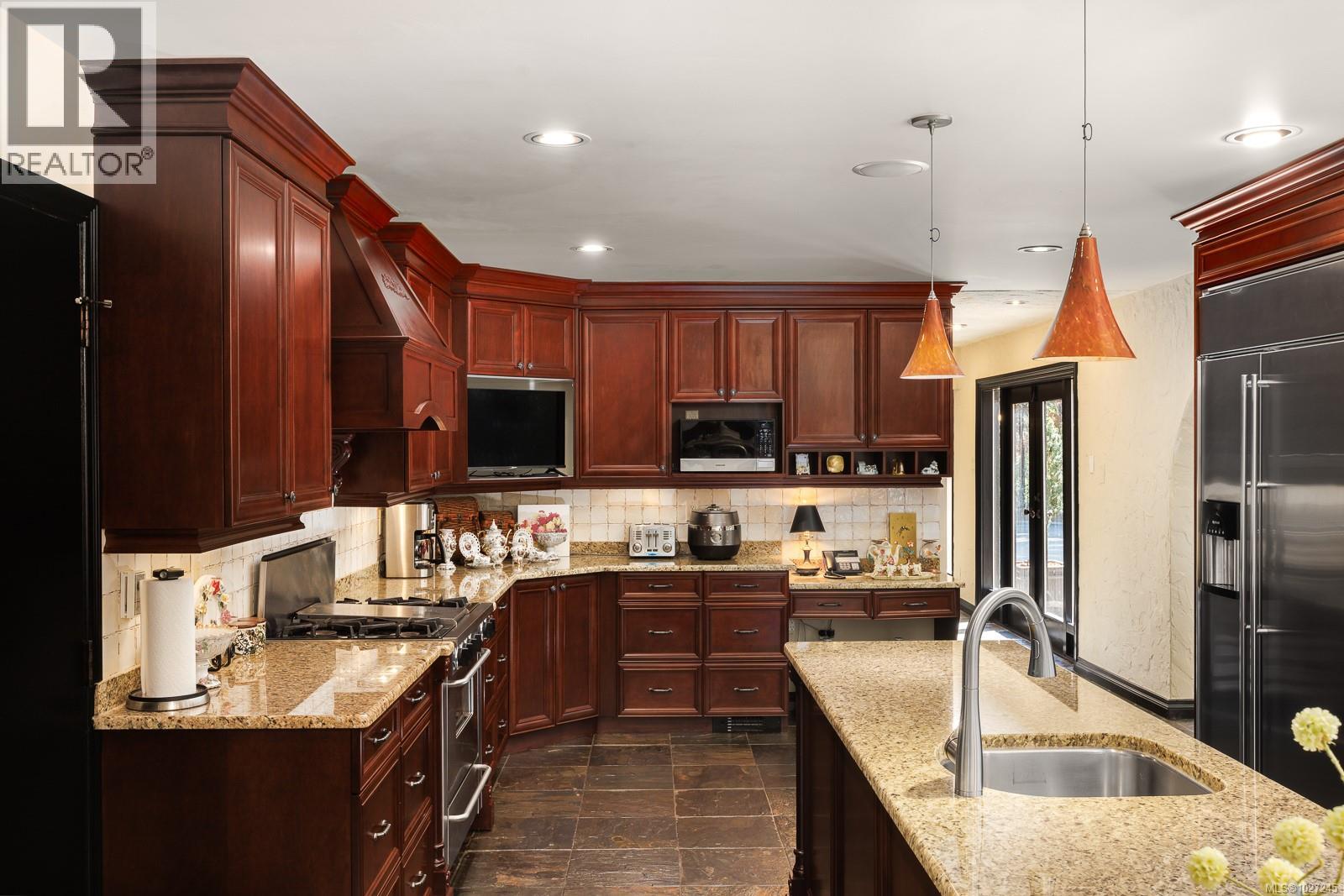  2495 Shannon Place, Saanich