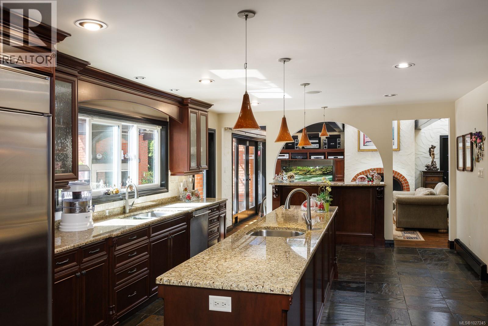  2495 Shannon Place, Saanich