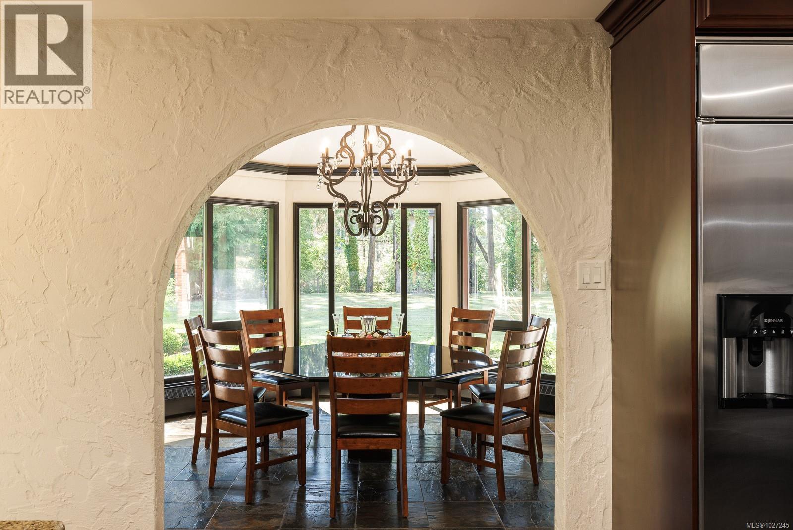  2495 Shannon Place, Saanich