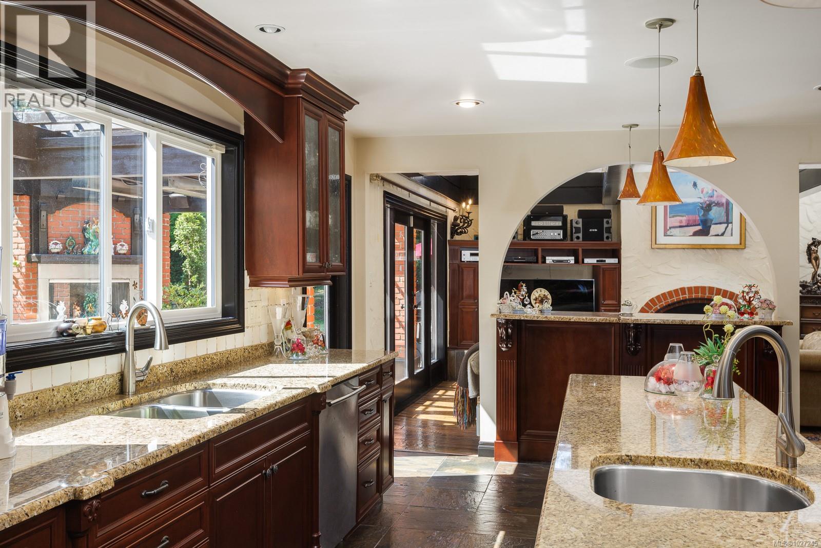  2495 Shannon Place, Saanich