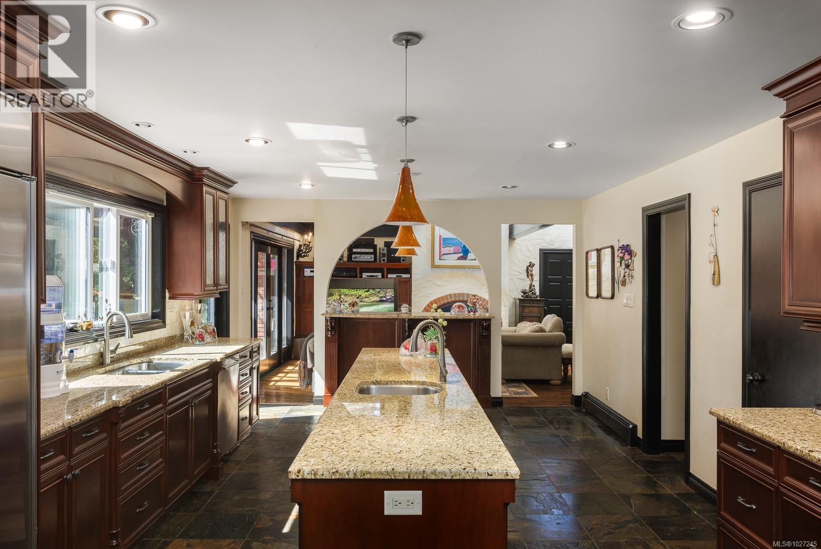  2495 Shannon Place, Saanich