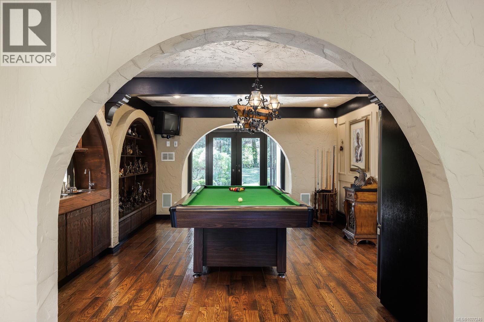  2495 Shannon Place, Saanich