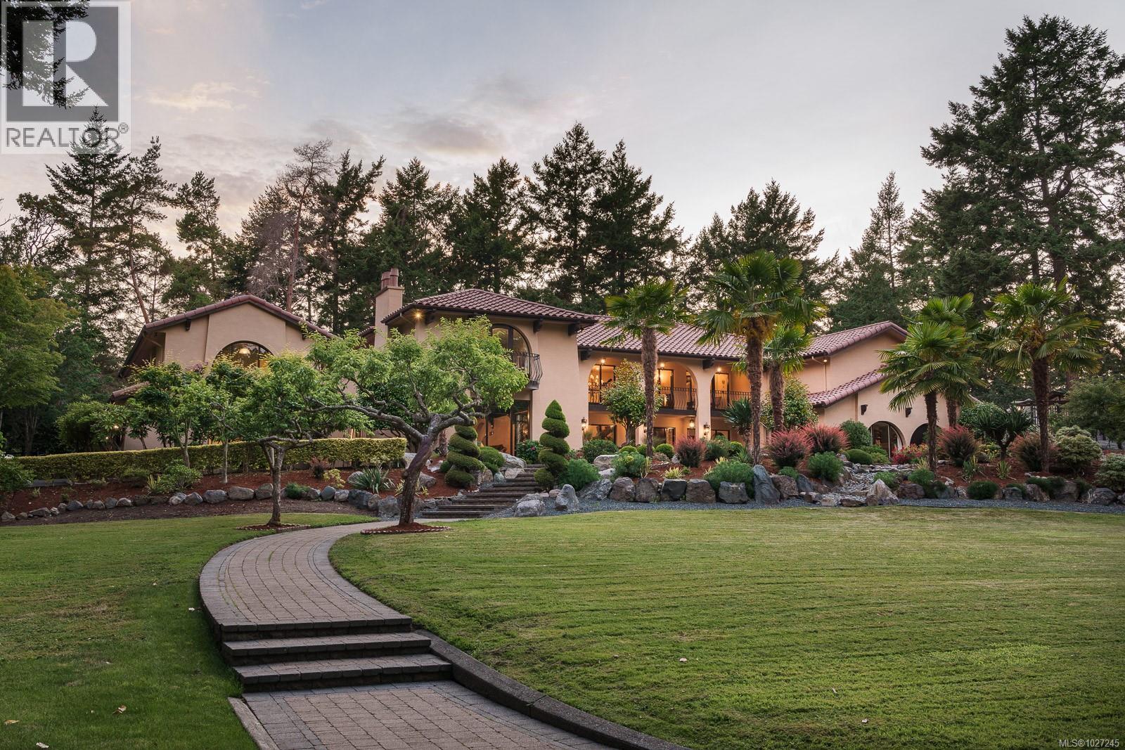  2495 Shannon Place, Saanich