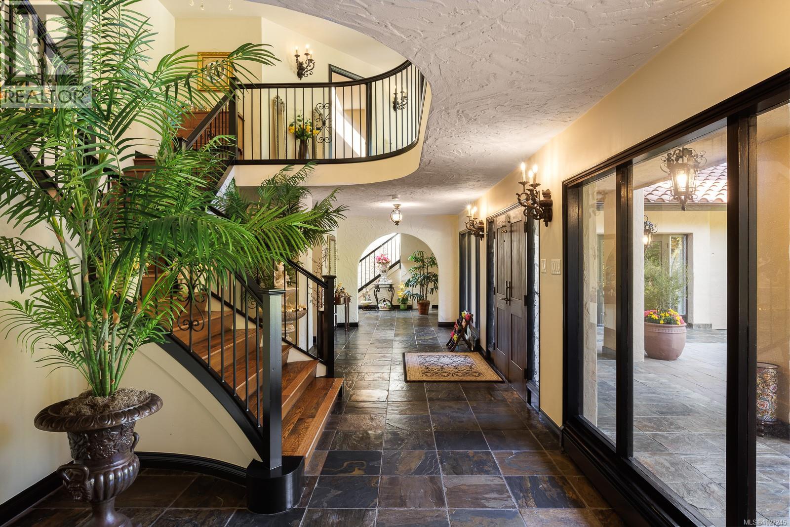  2495 Shannon Place, Saanich