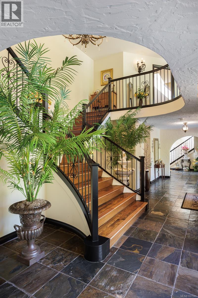  2495 Shannon Place, Saanich