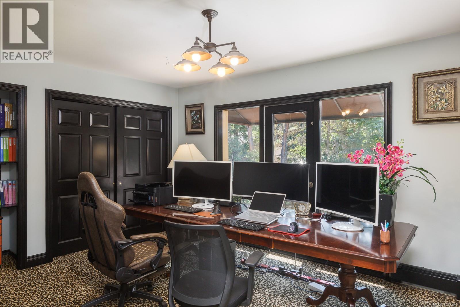  2495 Shannon Place, Saanich