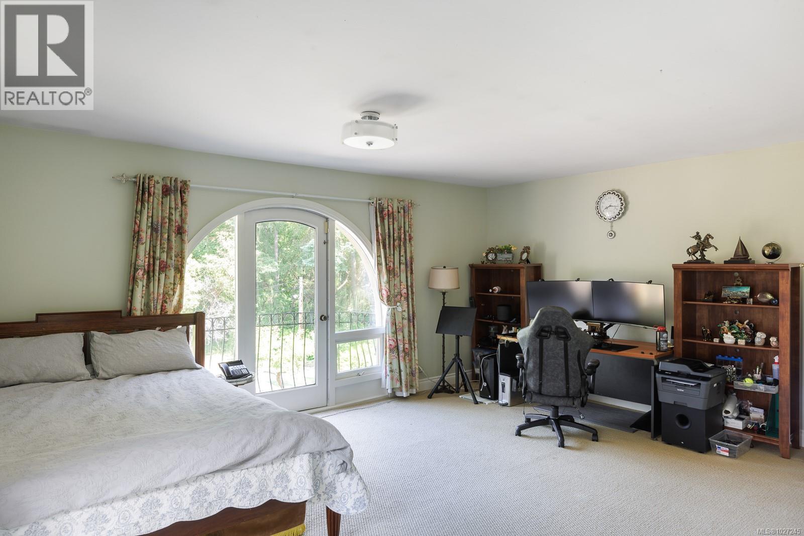  2495 Shannon Place, Saanich