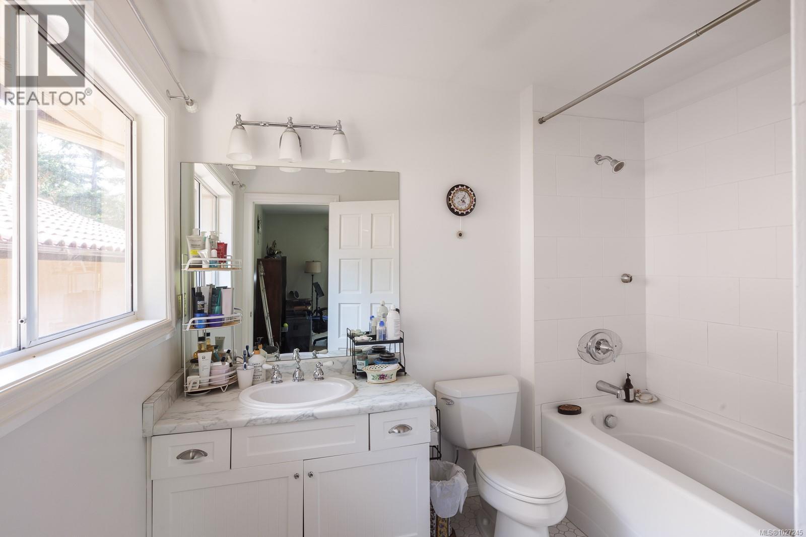  2495 Shannon Place, Saanich