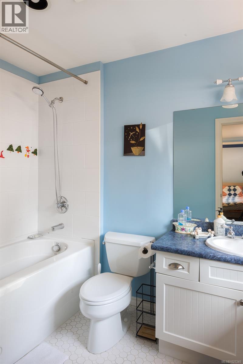  2495 Shannon Place, Saanich