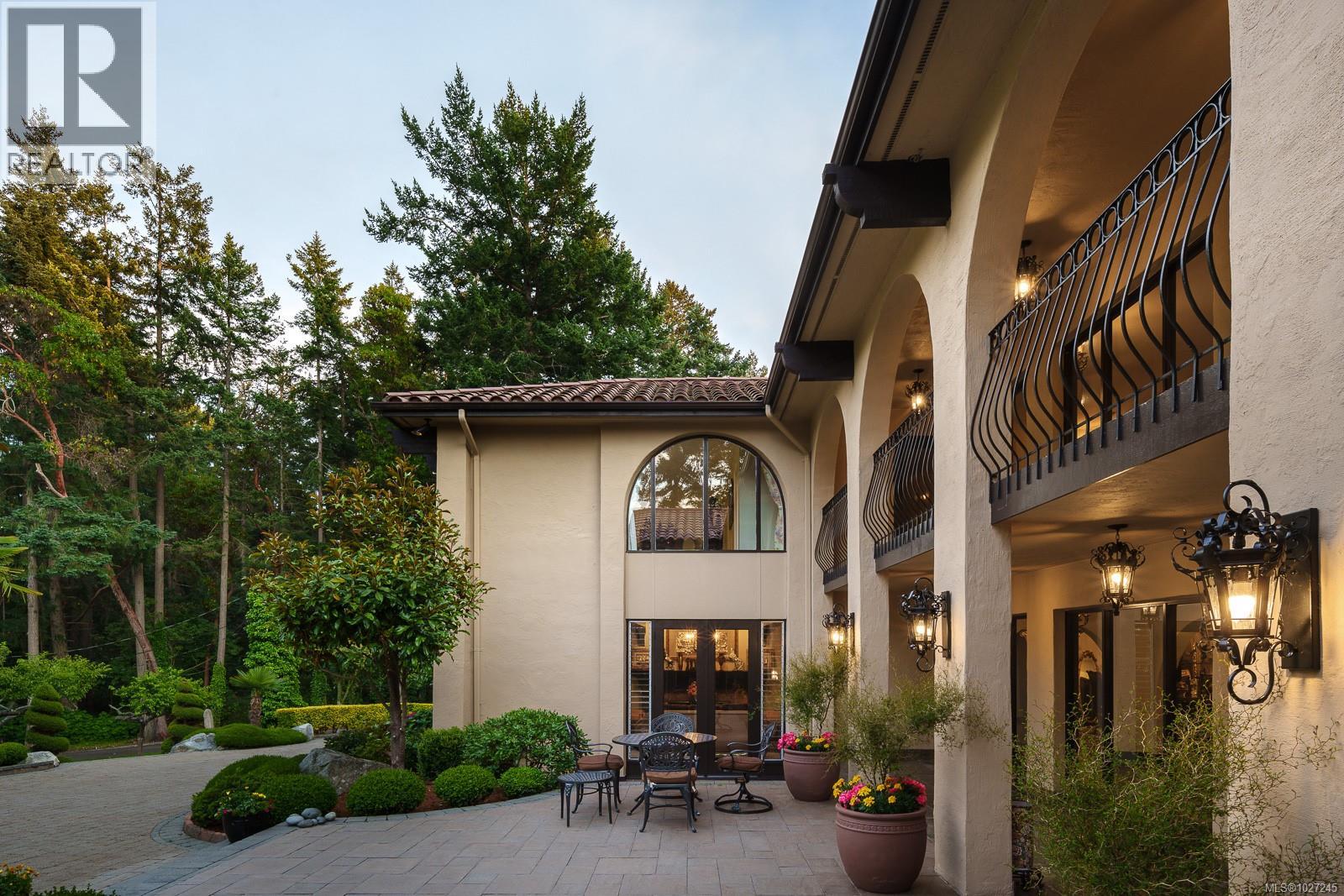  2495 Shannon Place, Saanich