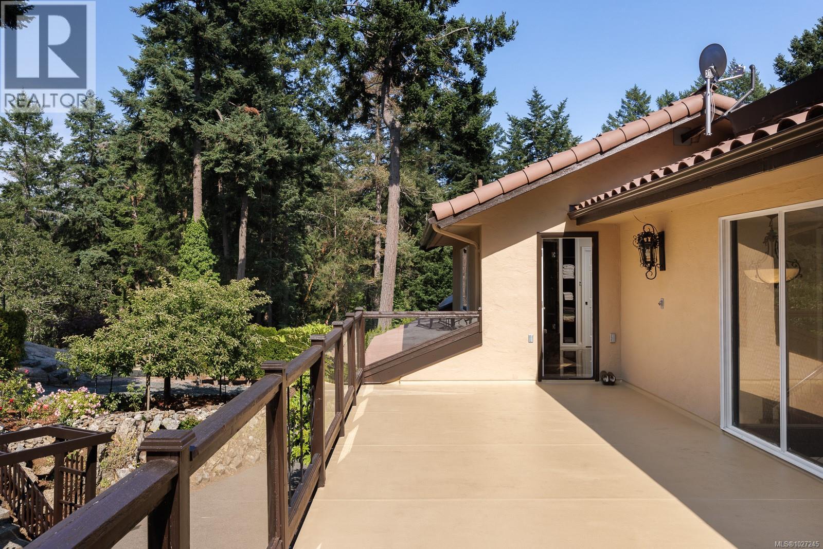  2495 Shannon Place, Saanich