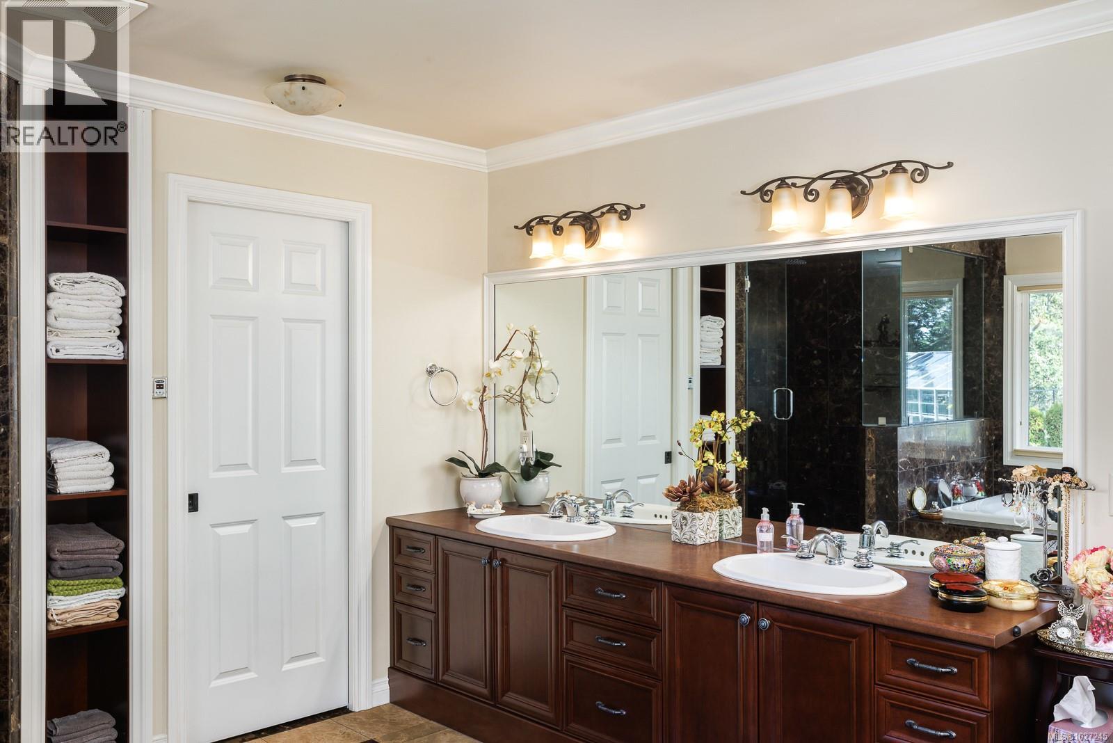  2495 Shannon Place, Saanich