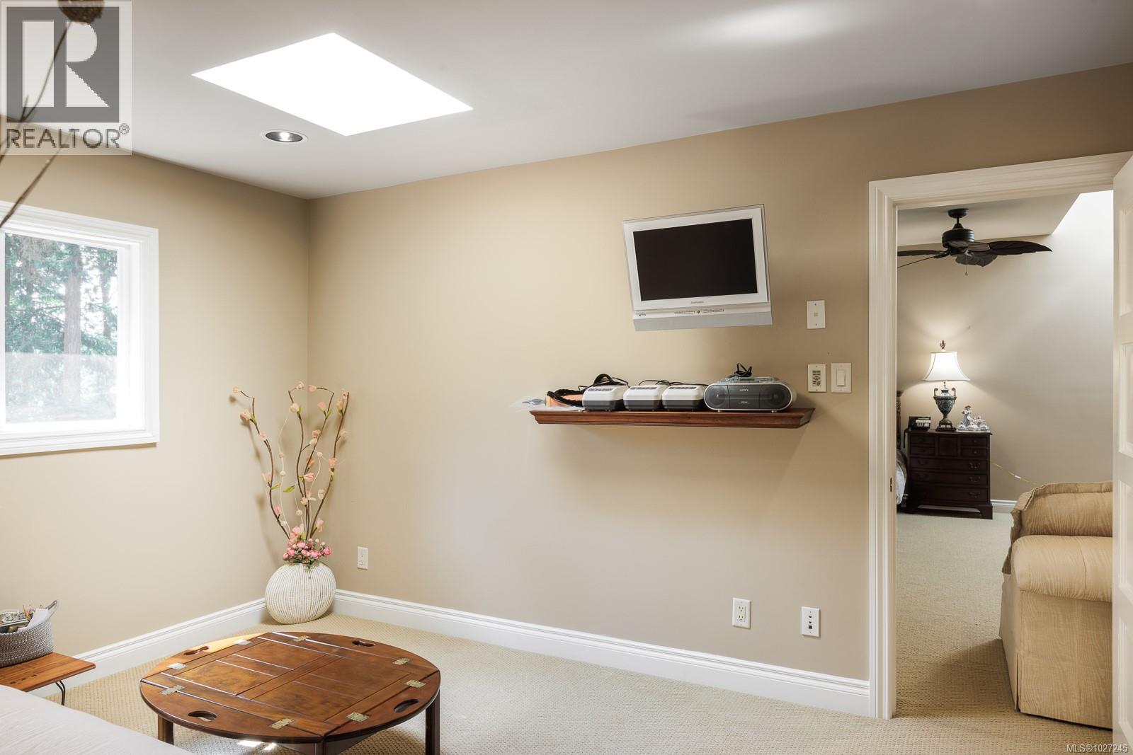 2495 Shannon Pl - 56