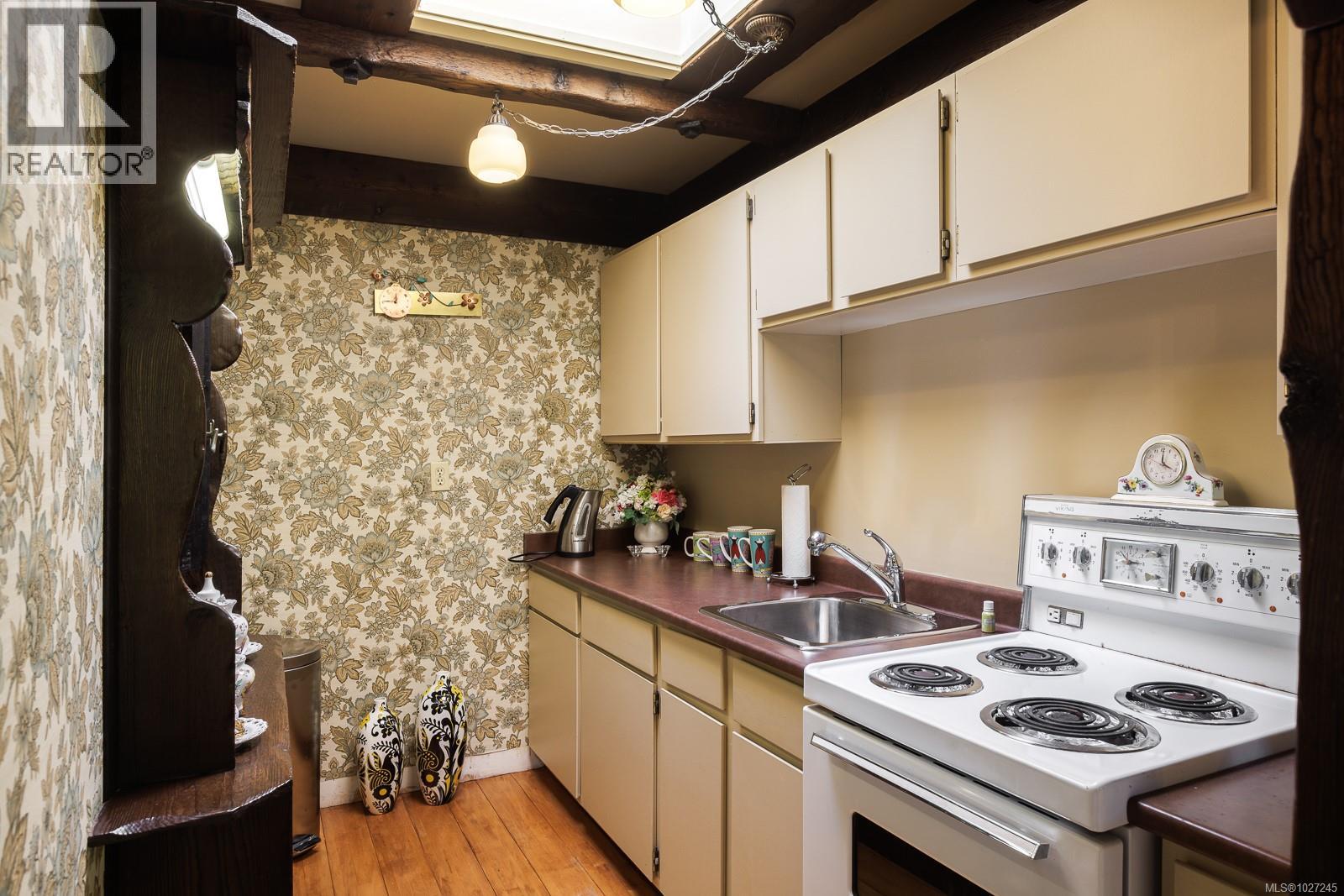  2495 Shannon Place, Saanich