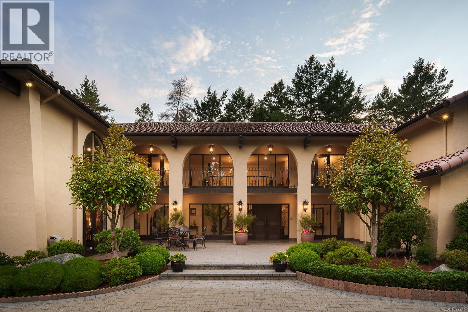  2495 Shannon Place, Saanich