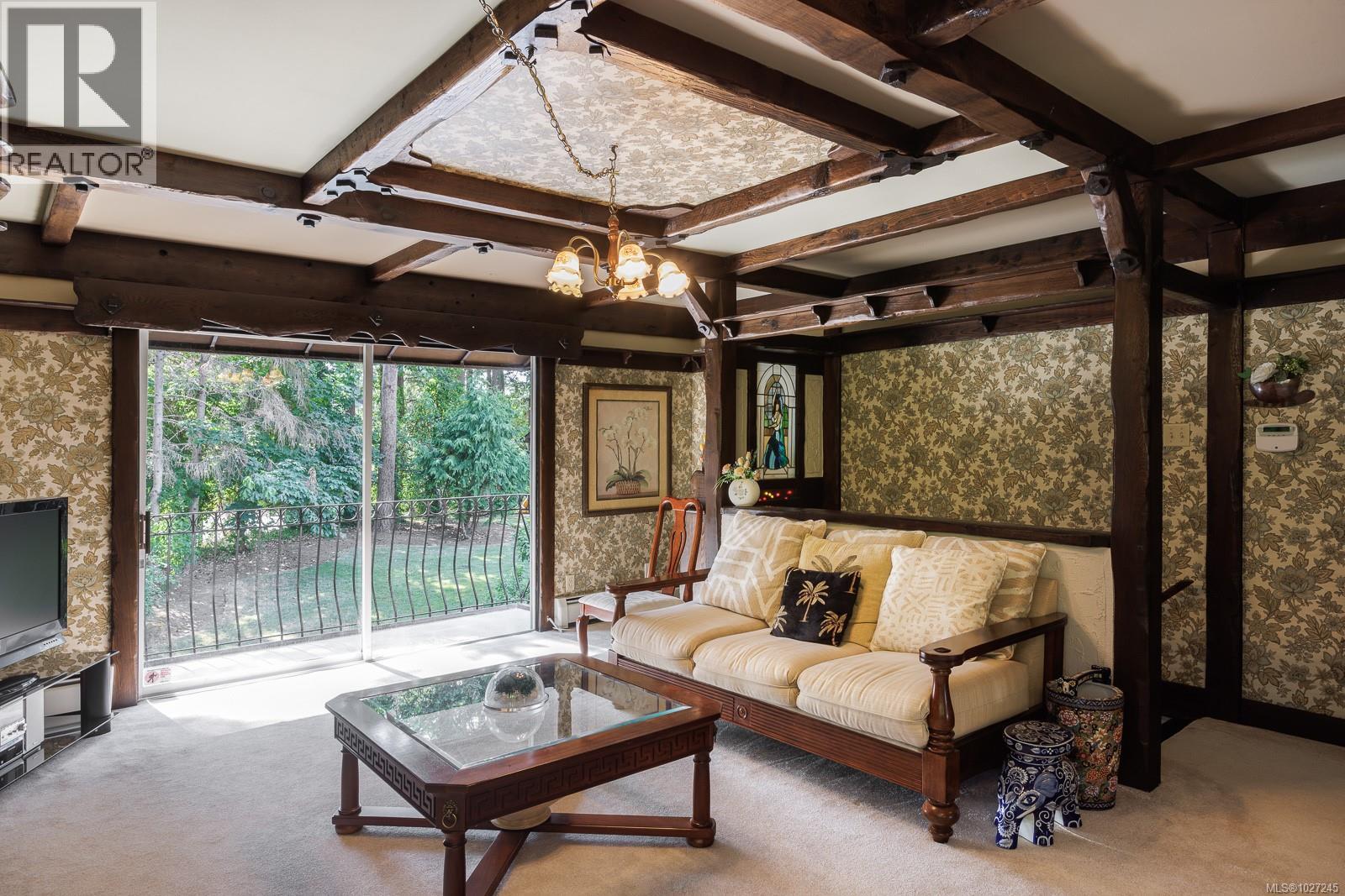  2495 Shannon Place, Saanich