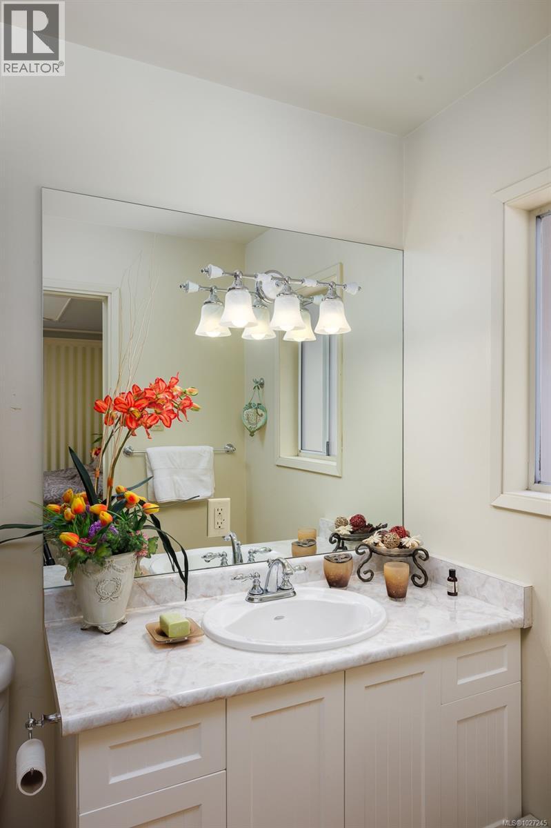  2495 Shannon Place, Saanich