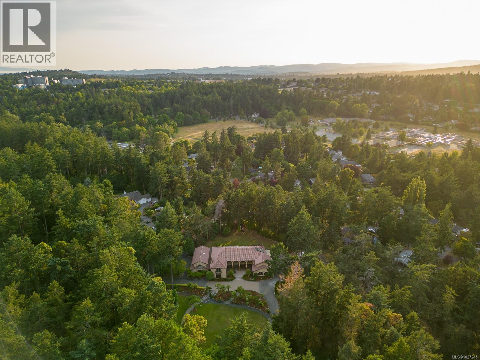  2495 Shannon Place, Saanich