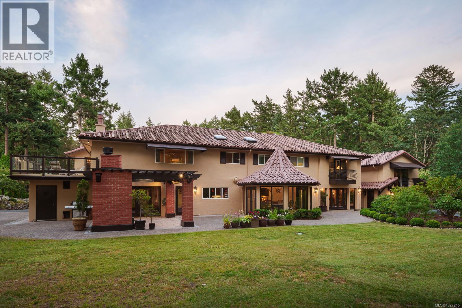  2495 Shannon Place, Saanich