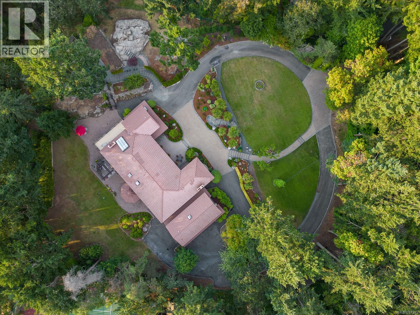  2495 Shannon Place, Saanich