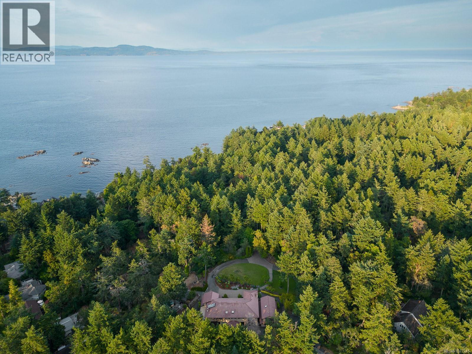  2495 Shannon Place, Saanich