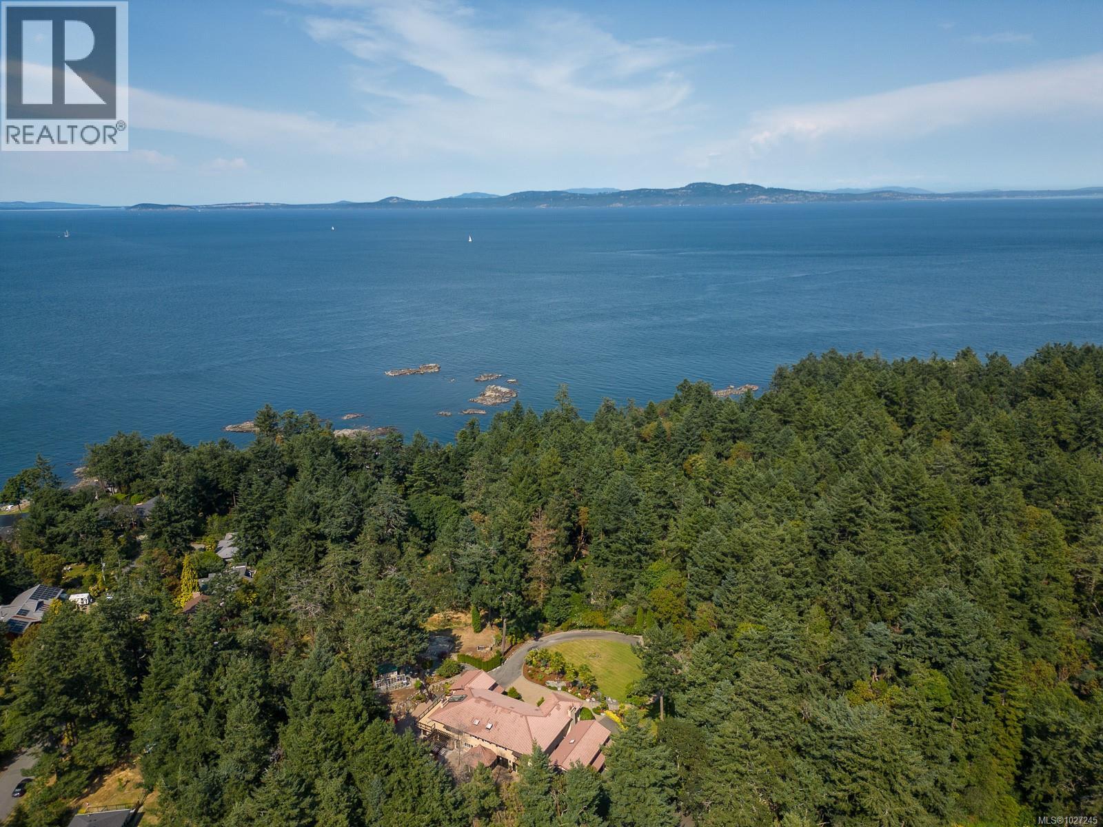  2495 Shannon Place, Saanich