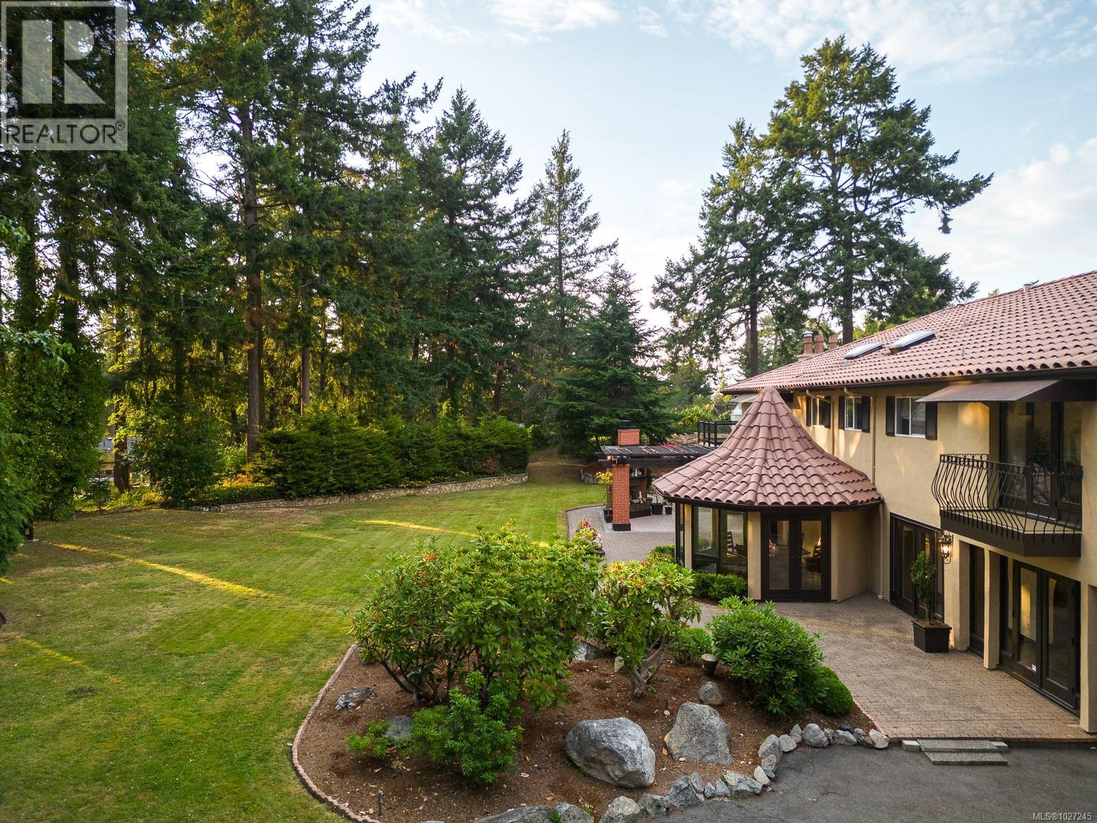  2495 Shannon Place, Saanich