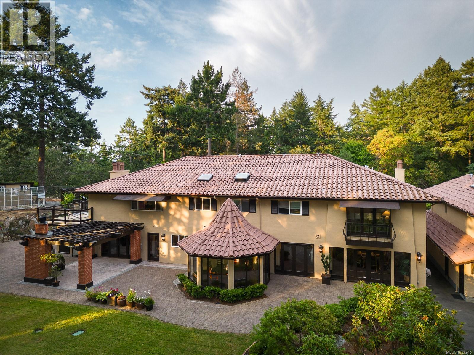  2495 Shannon Place, Saanich