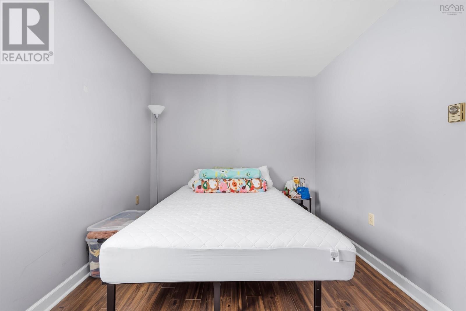 Property 14 of 43 of 201 131 Farnham Gate Road