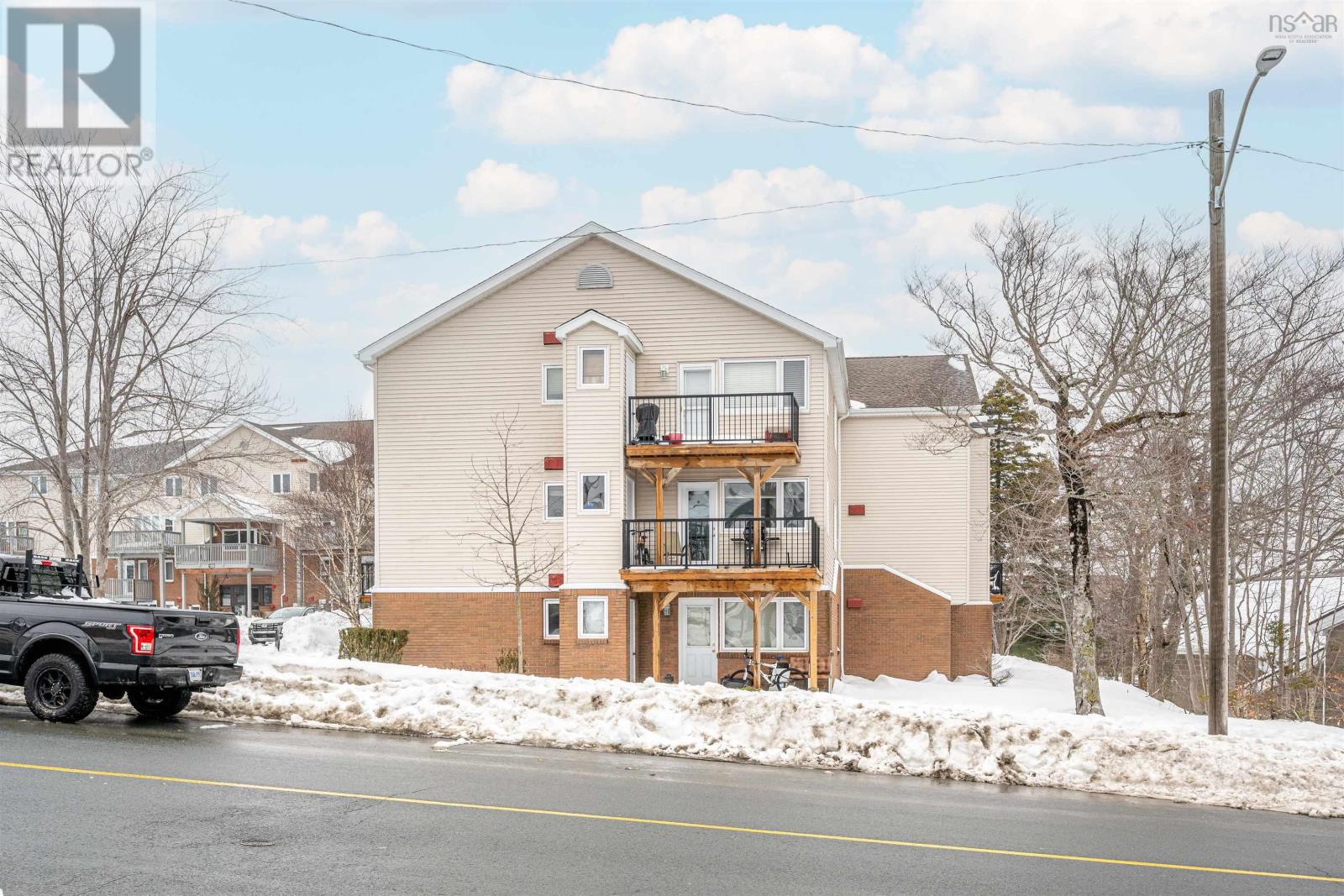 Property 27 of 43 of 201 131 Farnham Gate Road