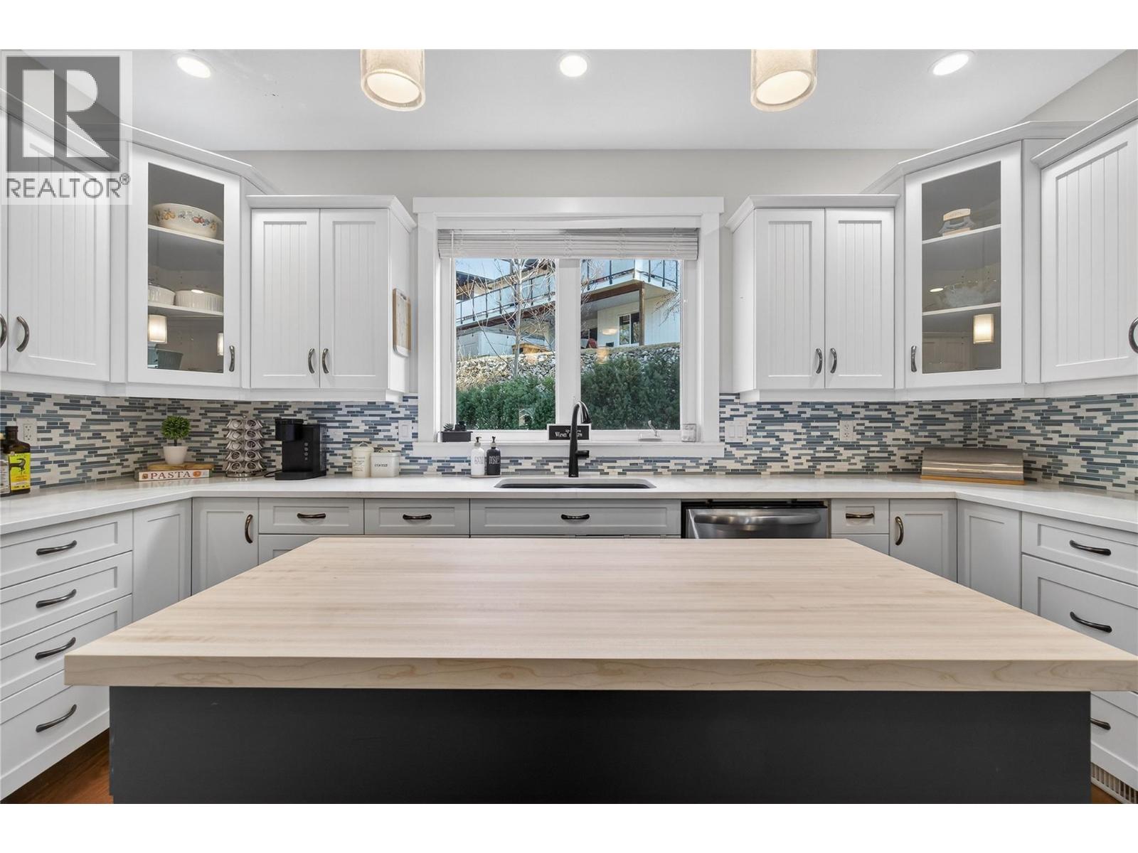 1270 7 Avenue SE, Salmon Arm