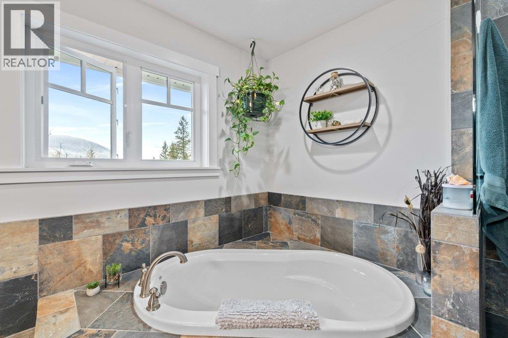 1270 7 Avenue SE, Salmon Arm