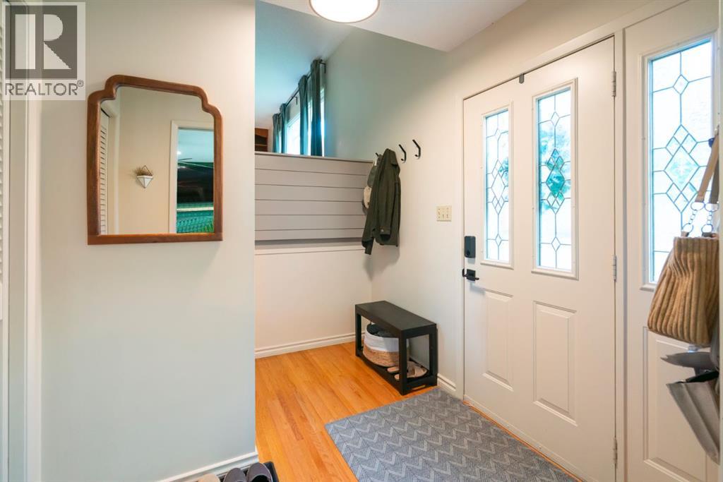 4212 59 StreetClose - Photo 3 of 27, Camrose, Alberta