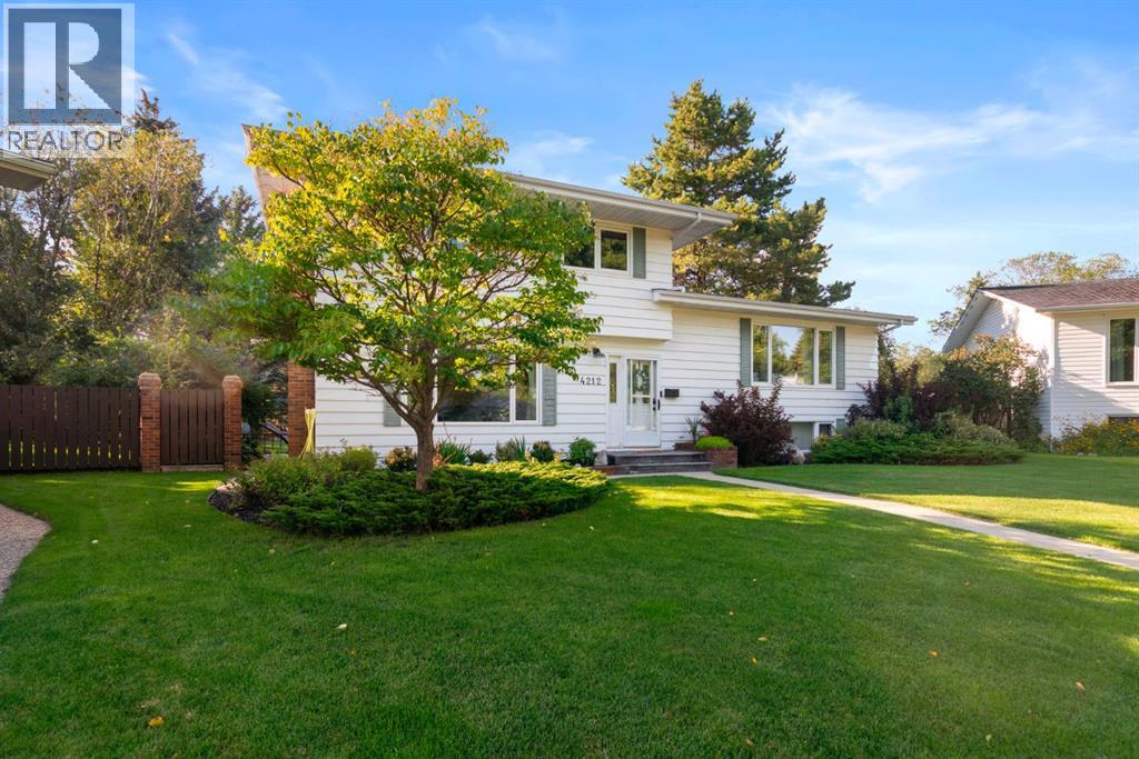 4212 59 StreetClose - Photo 2 of 27, Camrose, Alberta